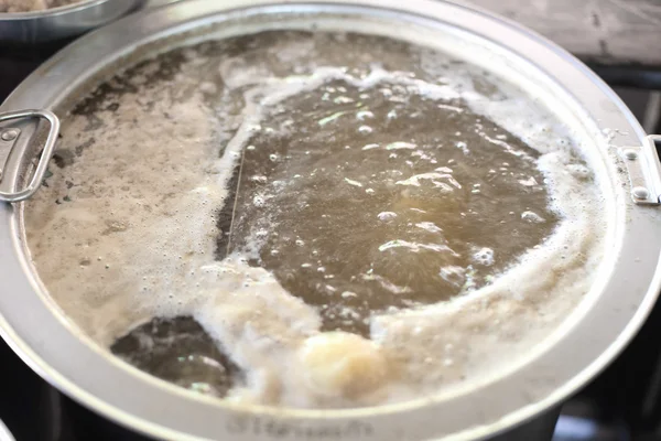 Wasser in einem Topf Nudeln kochen — Stockfoto