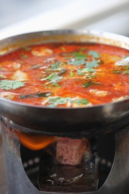 Kung çorba deniz ürünleri ile tom yum