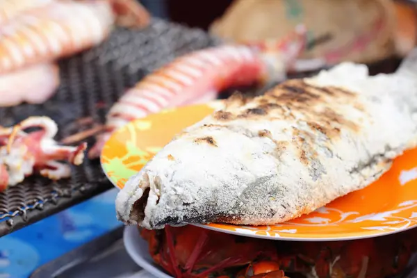 Grilled fish on the stove — Stock Photo, Image