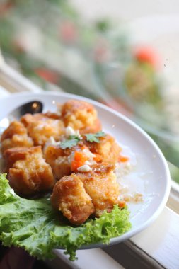 sos ile tepesinde tavuk börek