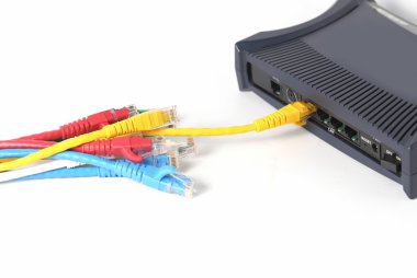 Ağ anahtarı ve utp ethernet kabloları
