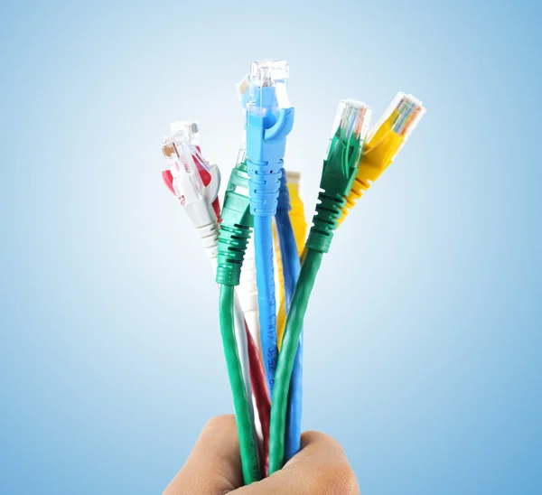 USB-kabel isoleras på blå bakgrund — Stockfoto