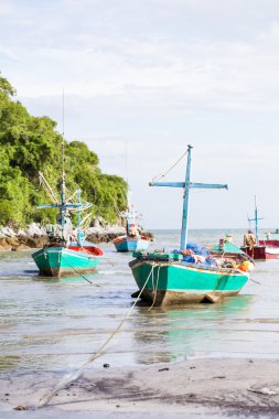 sahil, küçük balıkçı teknesi