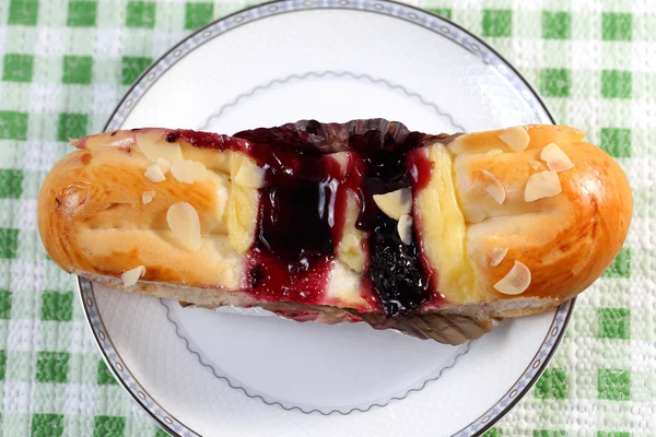 Bröd toppad med socker — Stockfoto