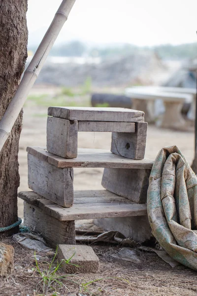 Gammal liten trästol — Stockfoto