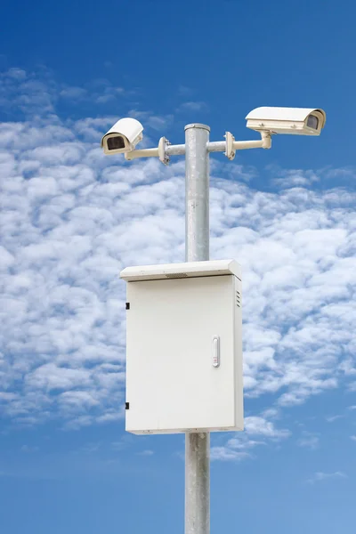 Камера безопасности или камеры видеонаблюдения, изолированные путем обрезки — стоковое фото