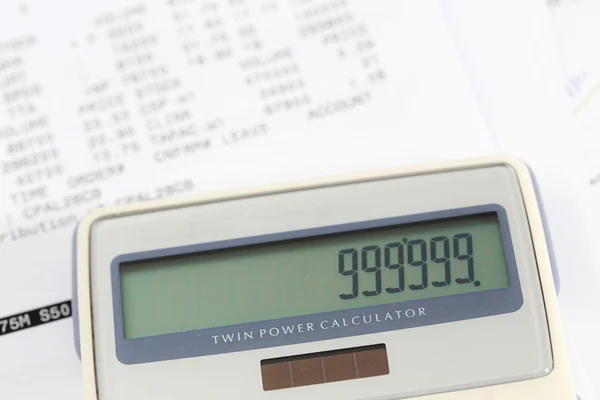 Financiën verklaring met calculator — Stockfoto