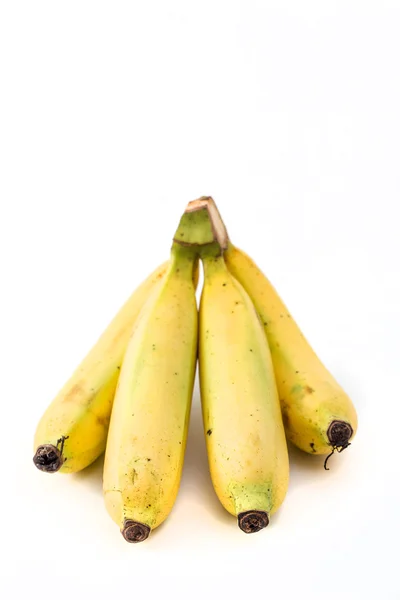 Mazzo di banane isolate su sfondo bianco — Foto Stock