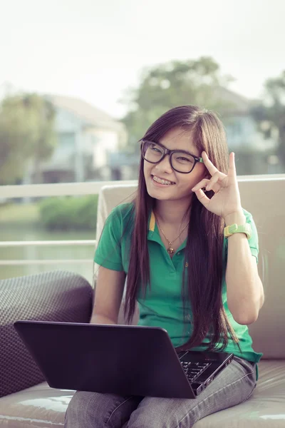 Pretty Asian female adolescents use technology for communication — Stock Photo, Image