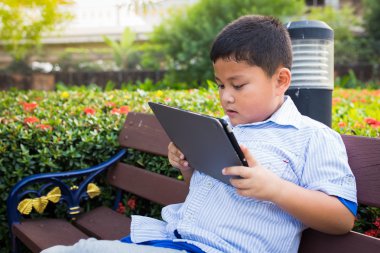 Asyalı çocuk oyun tablet eğlence