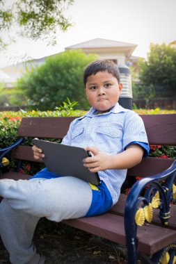 Asyalı çocuk oyun tablet eğlence