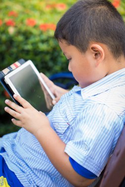 Asyalı çocuk oyun tablet eğlence