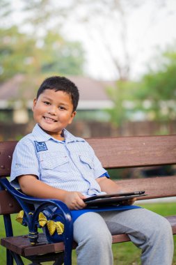 Asyalı çocuk oyun tablet eğlence