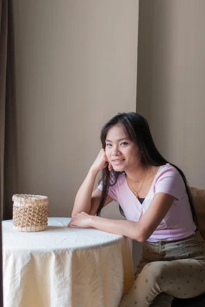 Asiático belas mulheres e comércio — Fotografia de Stock