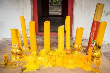 Büyük mum tapınaklar çok