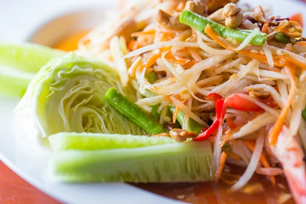 Thais eten van groene papaja salade — Stockfoto