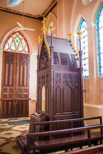 El interior de la iglesia confesional —  Fotos de Stock