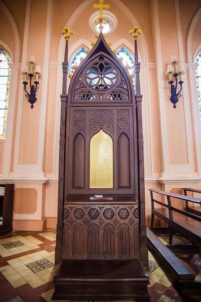 Het interieur van de kerk confessionele — Stockfoto