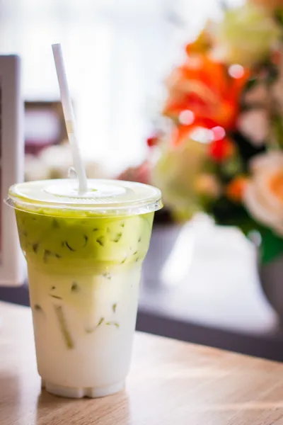 Drink groene thee smoothie koud. — Stockfoto