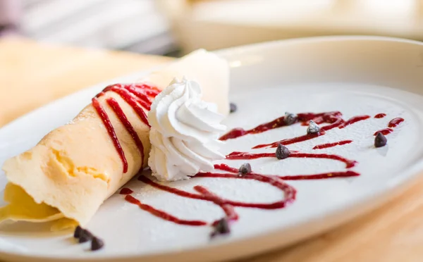 Crepe and ice cream topped with strawberry sauce flavored berrie — Stock Photo, Image