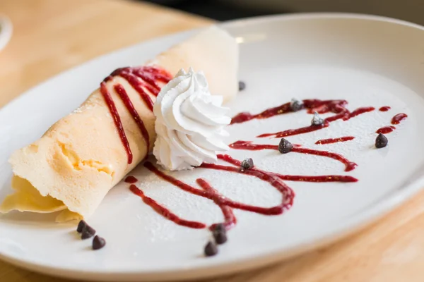 Crepe and ice cream topped with strawberry sauce flavored berrie — Stock Photo, Image