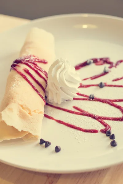 Crepe and ice cream topped with strawberry sauce flavored berrie — Stock Photo, Image