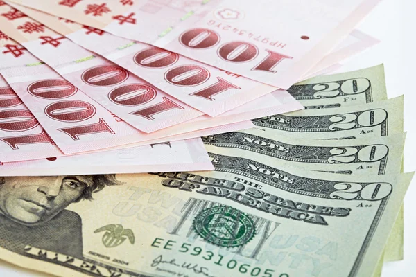 Seis pedaço de cem dólares de dinheiro Novo dólar de Taiwan e — Fotografia de Stock