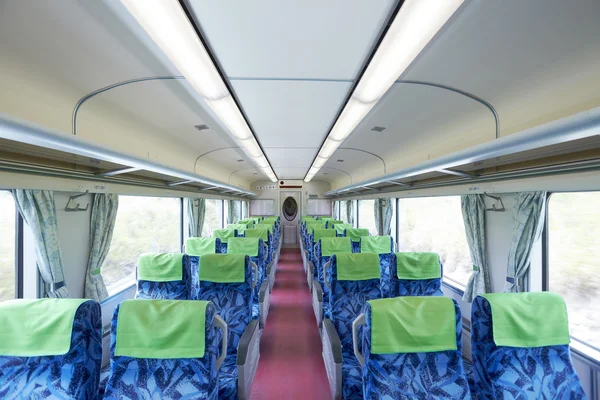 Lege trein auto binnen mening van een lopende trein — Stockfoto