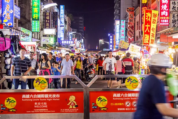 Mercado noturno de Liuhe, Kaohsiung, Taiwan, 4 de maio de 2013: Liuhe Nigh — Fotografia de Stock