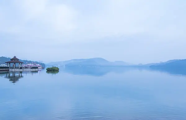 Sol luna lago, Taiwán —  Fotos de Stock