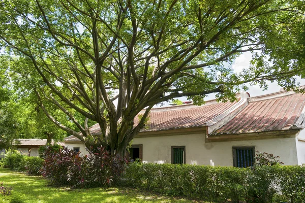 ベン元 lin の家族の邸宅と庭園ビューの光景 — ストック写真