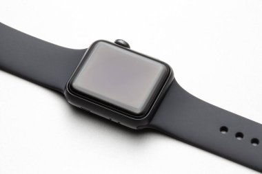 Kablosuz Siyah Akıllı Saat beyaz arkaplanda izole edildi