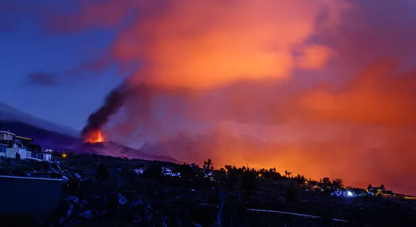 Cumbre Vieja Volkanı 'nın patlaması. La Palma.