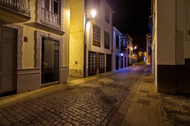 La Palma, Kanarya Adaları - 11 Kasım 2021 Gece Santa Cruz de la Palma 'dan eski bir kasaba