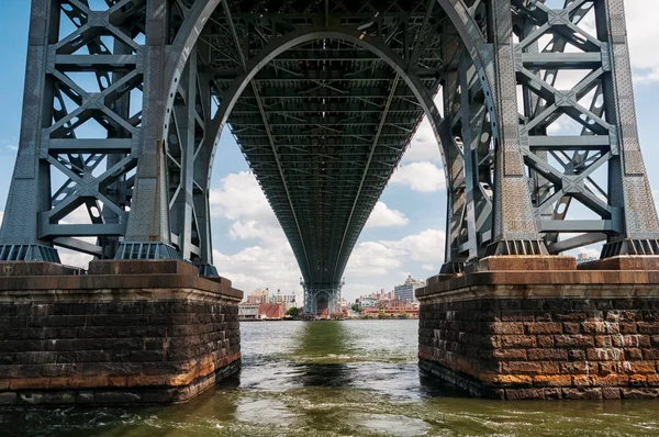 Manhattan Bridge from below. — Stock Photo, Image