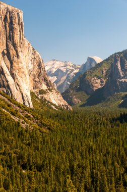 renkli taşlarla Yosemite Vadisi.