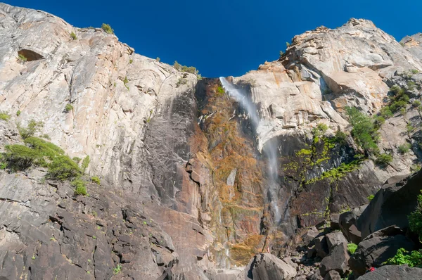 Vandfald i Yosemite NP . - Stock-foto