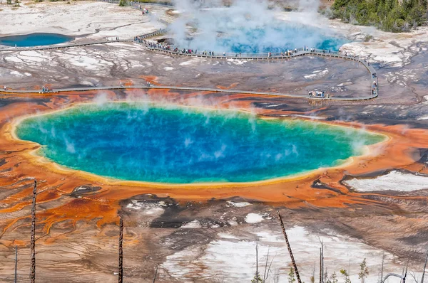 Slavné Vřídlo grand prismatic spring. — Stock fotografie