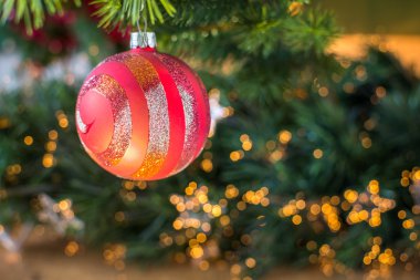 güzel kırmızı Noel top yaktı.