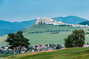 doğal görünümü ünlü SPI castle, Slovakya.