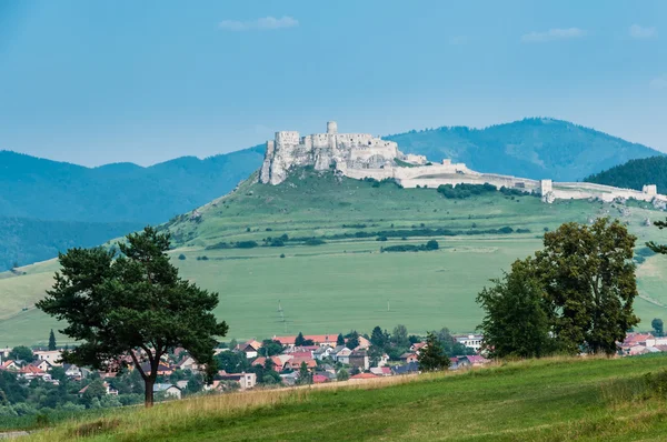 Vista panorámica del famoso castillo de Spis, Eslovaquia . — Foto de Stock