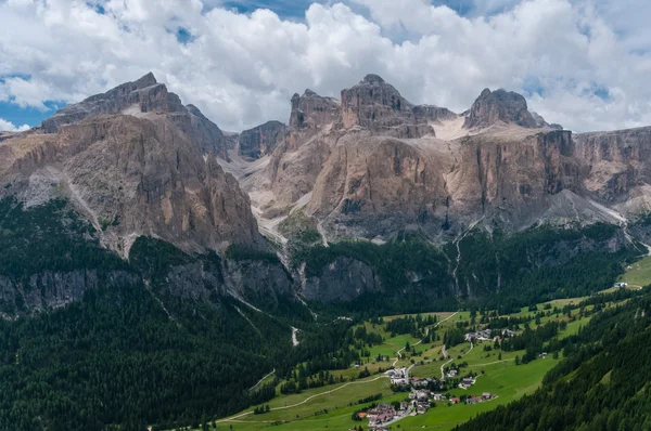 De sella-groep, een plateau gevormd massief in de Dolomieten, Italië. — Stockfoto