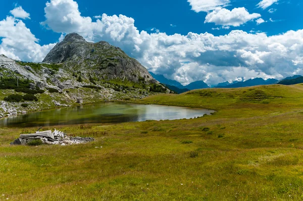 Summer view of mount Tre Cime di Lavaredo and Fedaia lake, Trentino, Italy — Stock Photo, Image