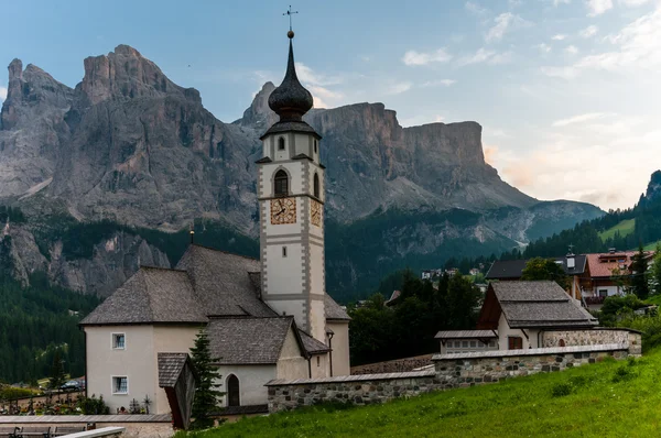 Dağ kilise Alp Köyü. — Stok fotoğraf