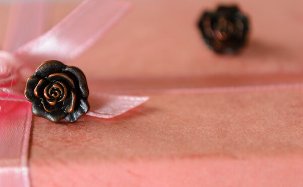 Приближаясь к ящику
.