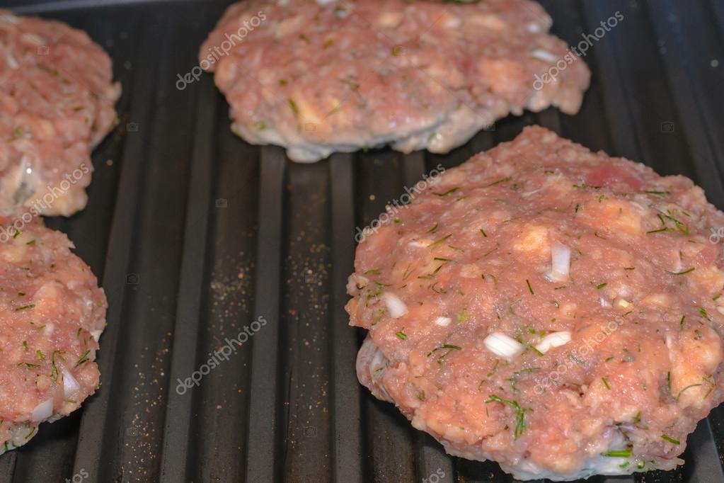 Grill tuna burger Stock Photo by 29359031