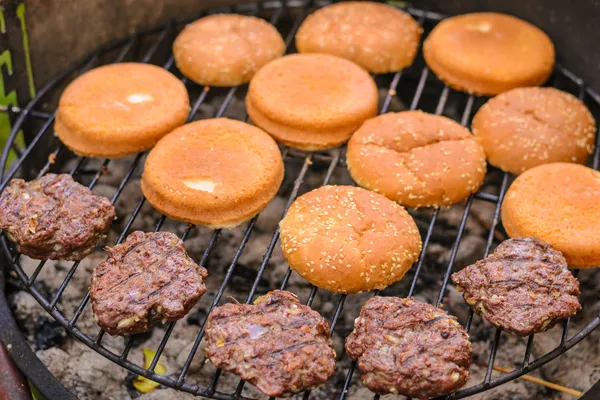 Nötkött burger-grill — Stockfoto