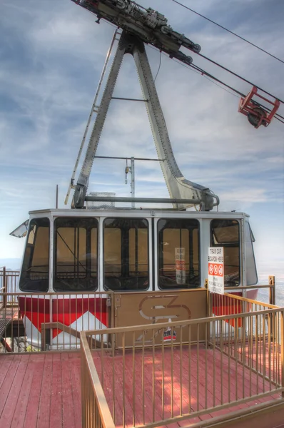 Sandia peak tramvay Gondolda zirvesi istasyonu