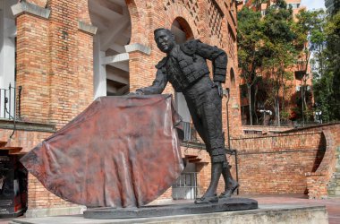 Cesar rincon heykeli