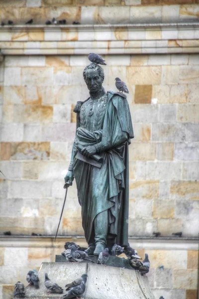 Simon bolivar heykeli